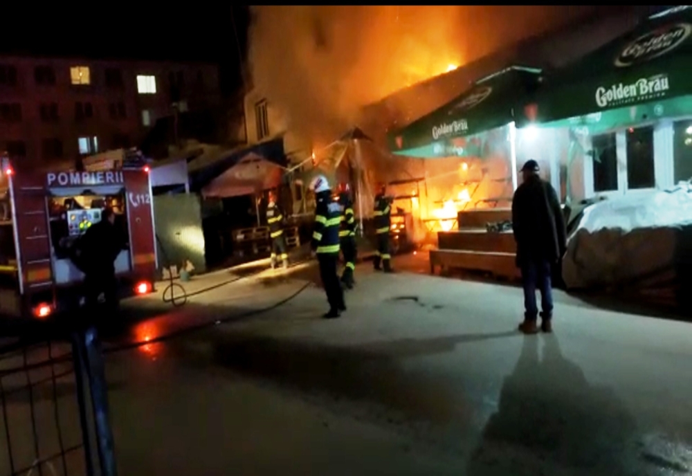 Slatina: Incendiu, noaptea trecută, la Piaţa Zahana (VIDEO)