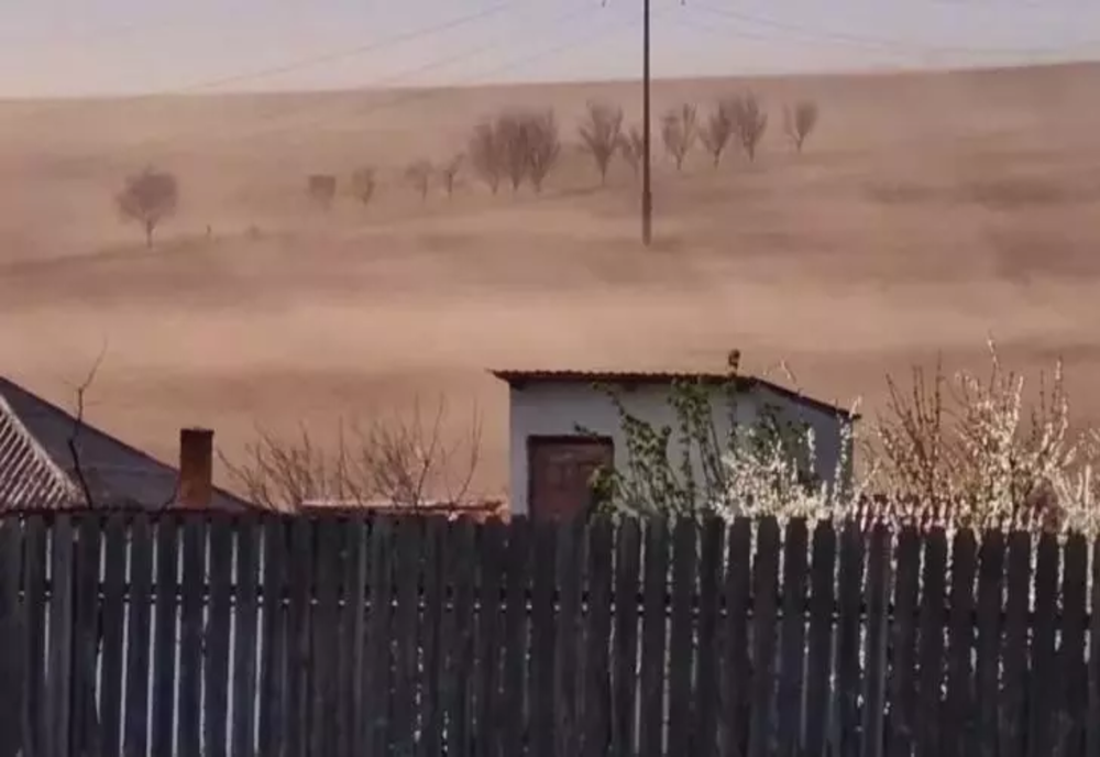 Furtuna sahariană face ravagii în România. Imagini incredibile din Iași (VIDEO)