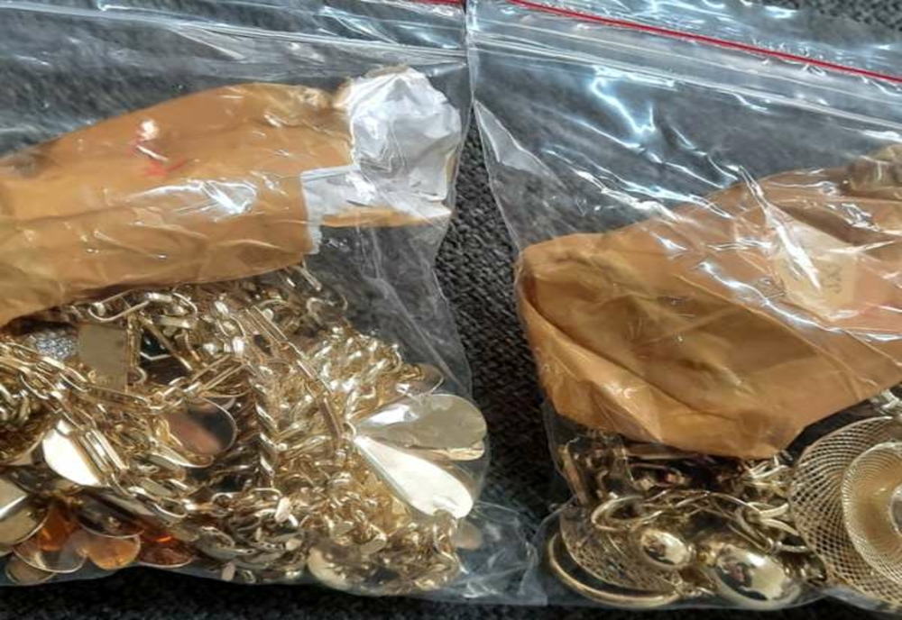 Giurgiu. Bijuterii din aur în valoare de peste 100.000 lei, confiscate de poliţiştii de frontieră