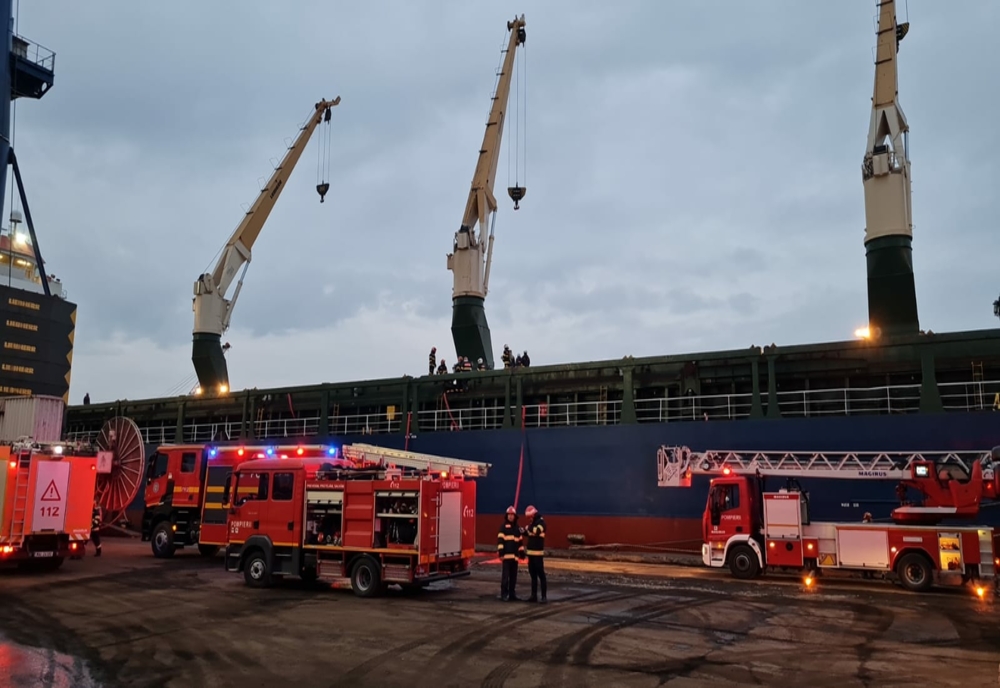 Incendiu în hambarul unei nave din Portul Constanța
