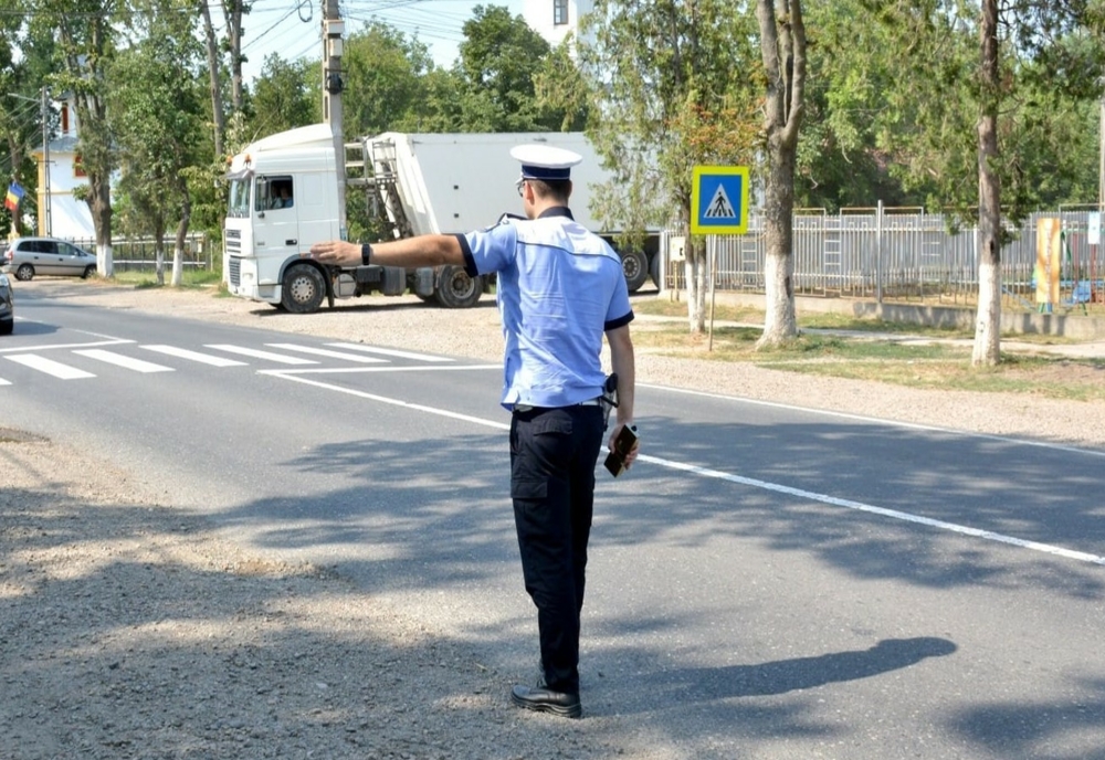 La volan cu permisul suspendat pe străzile din Galați