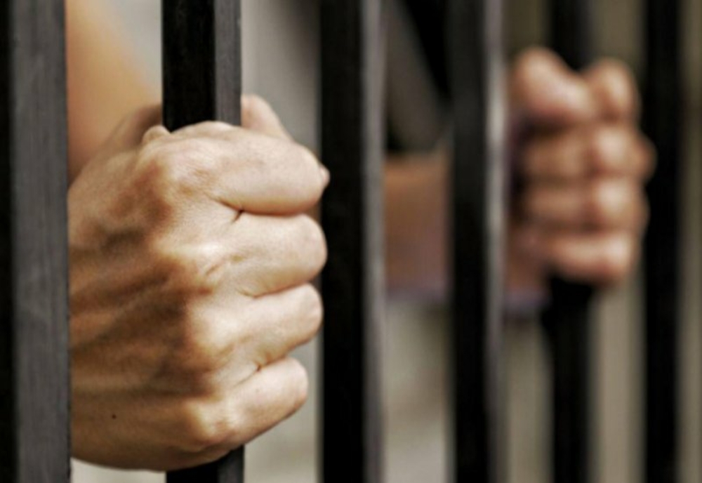Condamnat de judecători, dus la închisoare de polițiști
