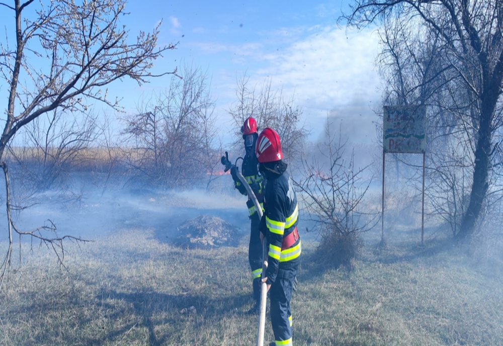 Recomandări ale pompierilor militari gălățeni pentru prevenirea incendiilor cauzate de arderile necontrolate de vegetaţie uscată