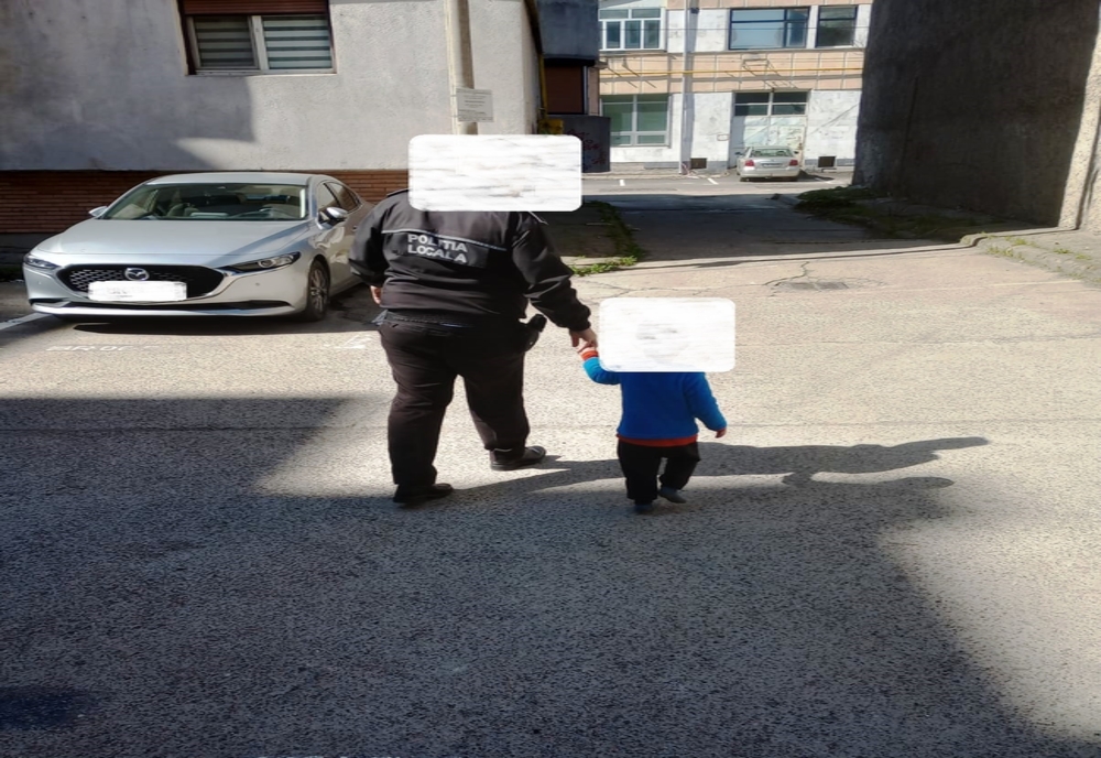 Copil de 2 ani găsit de polițiștii locali rătăcind pe B-dul Al. I. Cuza din municipiul Brăila
