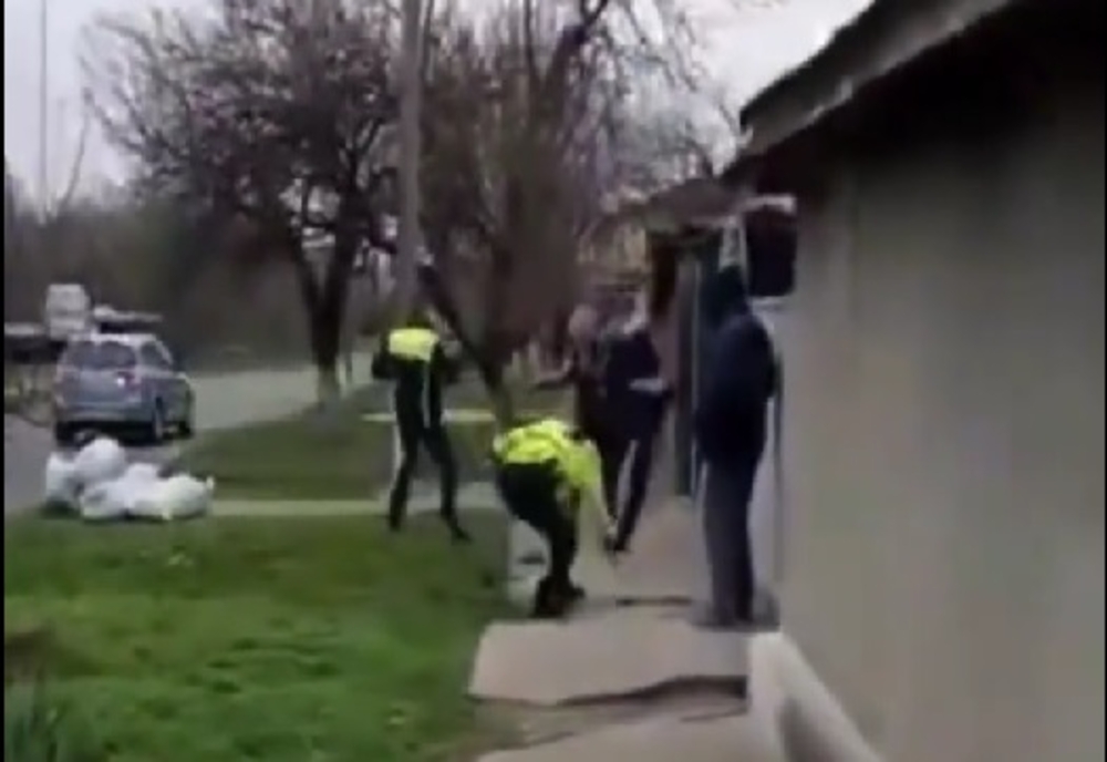 Video Brăila. Polițiști agresați de un bărbat recalcitrant