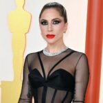 Lady Gaga, fără machiaj și cu blugi rupți pe scena Premiilor Oscar 2023 – VIDEO