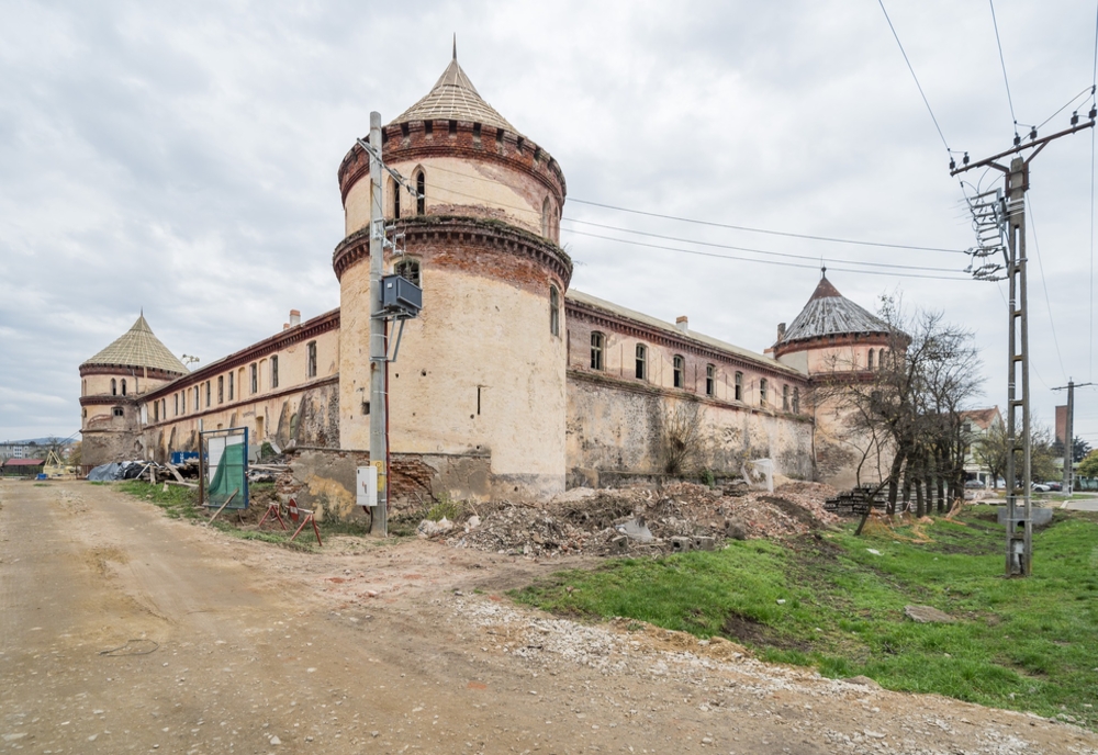 Cetatea Ineului, în plin proces de restaurare, cu fonduri europene. FOTO