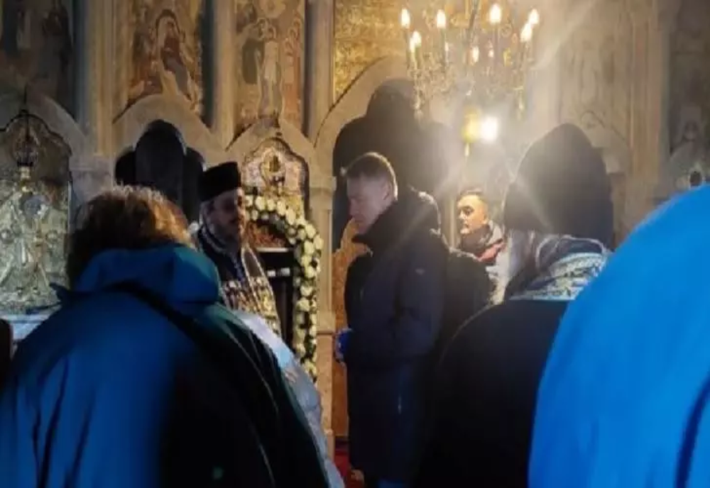 În Săptămâna Mare președintele Klaus Iohannis a fost surprins la o mănăstire din Constanța