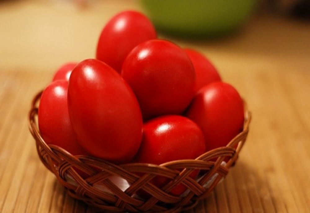 Ziua Învierii Mântuitorului: Tradiții și obiceiuri în prima zi de Paște. Toată familia trebuie să mănânce ou roşu şi pască