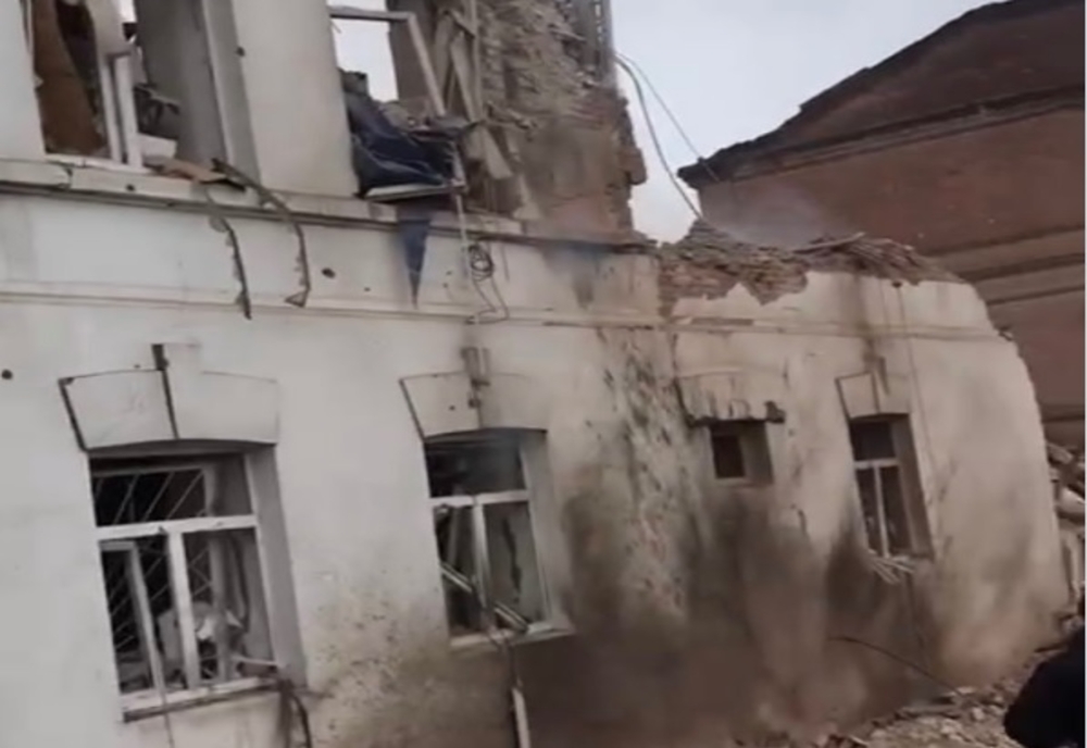 Bombardamente la un muzeu din Kupiansk. Cel puțin 10 persoane au fost rănite și una a murit. Zelenski denunţă un act „barbar”