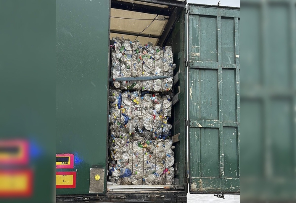 Giurgiu. Peste 35 de tone de deşeuri din plastic încărcate din Grecia, oprite la frontieră