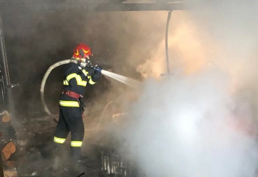 Gospodărie din Oradea, afectată de incendiu