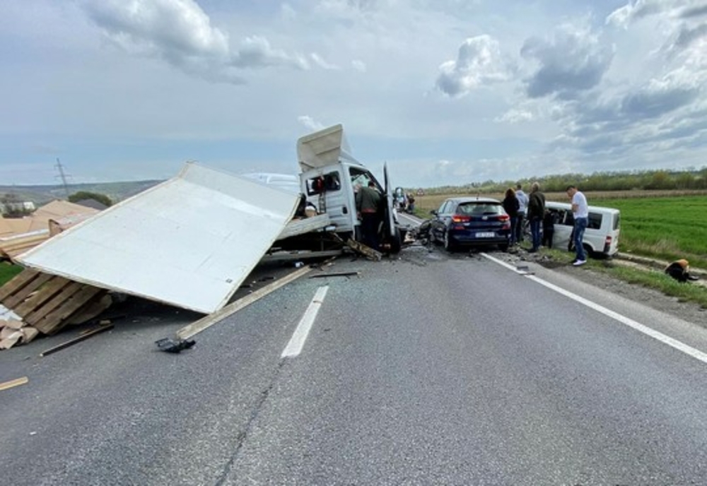 Trafic blocat în județul Brașov: Şapte răniţi, într-un accident rutier produs pe DN 1
