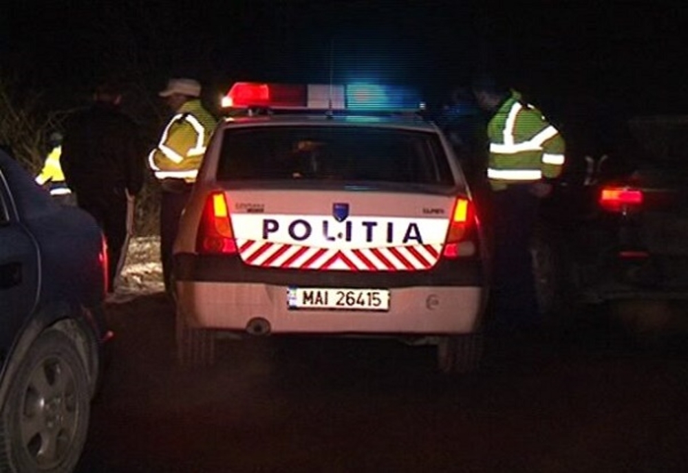 Dâmboviţa. Un tânăr din Târgovişte s-a izbit cu mașina de un gard și de un stâlp de electricitate! Șoferul și un pasager au fost răniți