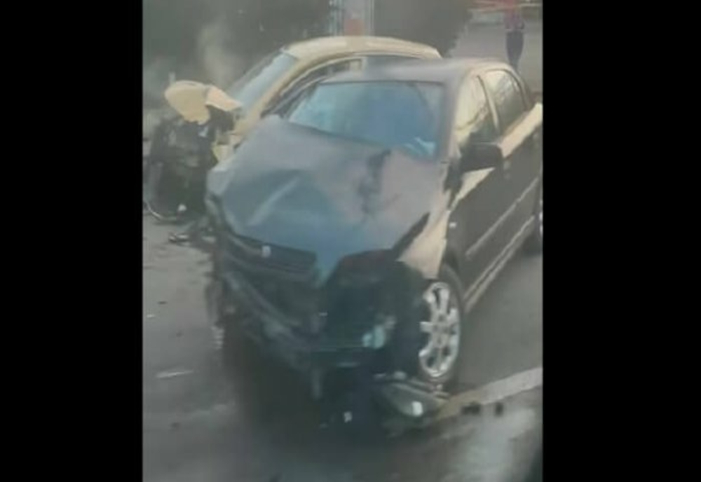 Prahova. Bărbat rănit într-un accident produs la Băicoi. Șoferul care i-a lovit mașina era sub influența alcoolului