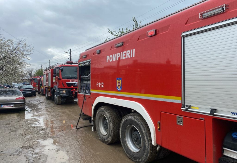 Pompierii brăileni au intervenit în cursul zilei de ieri pentru stingerea a 3 incendii pe raza municipiului Brăila