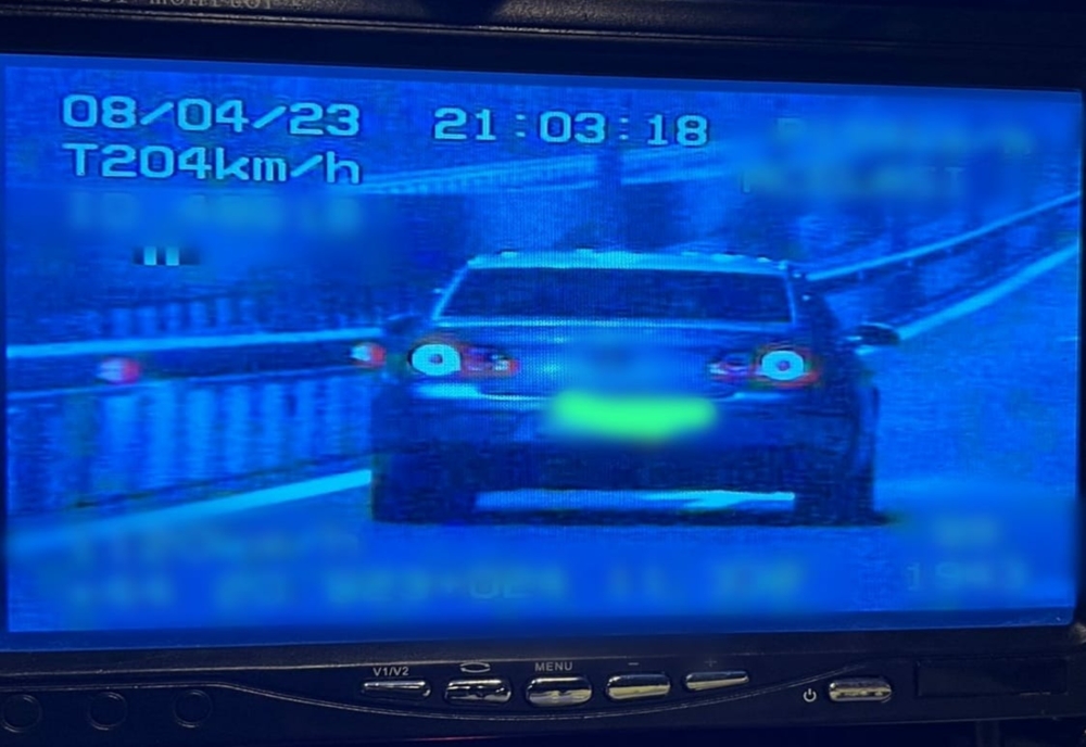 Olt: Şofer din Bucureşti, luat de radar cu peste 200 km/h, pe Drumul Expres