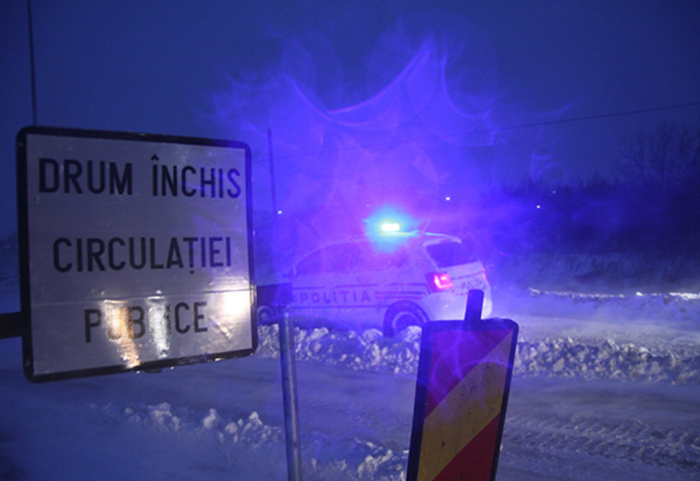 Peste 13 drumuri naționale ÎNCHISE în țară de ninsori și viscol – Se circulă în condiții de iarnă