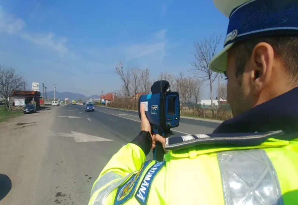 Şofer din județul Buzău, cu trei copii în mașină, prins circulând cu 243 km/h pe A3