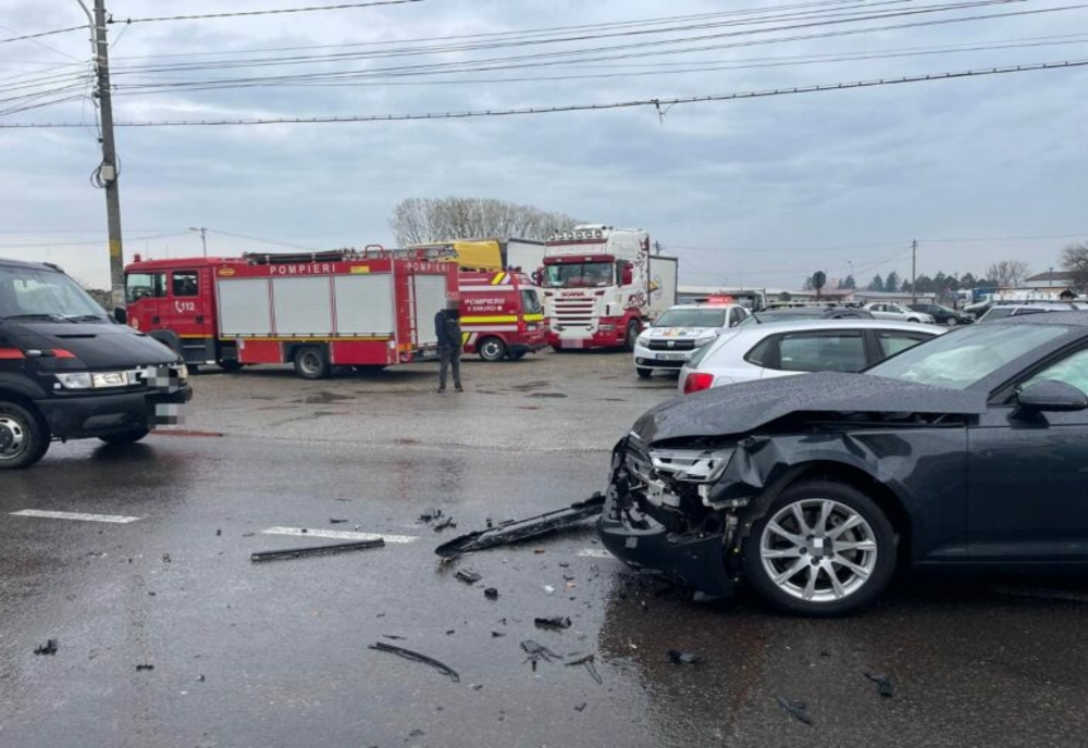 Accident în oraşul Găeşti! Două victime în urma impactului dintre două maşini