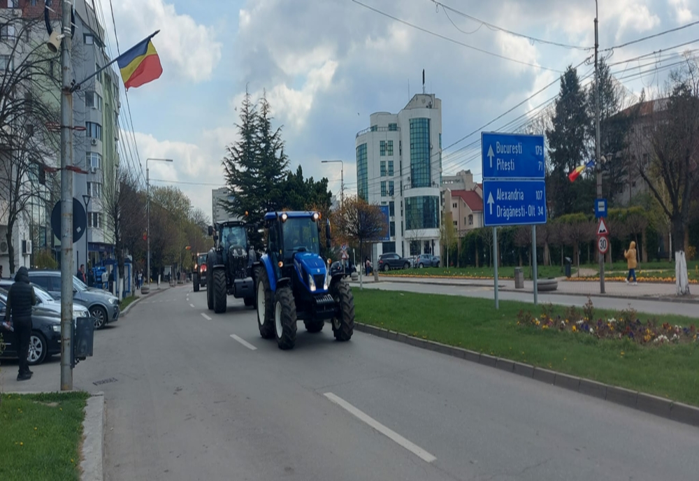 Protest cu tractoare şi utilaje, la Slatina (VIDEO)