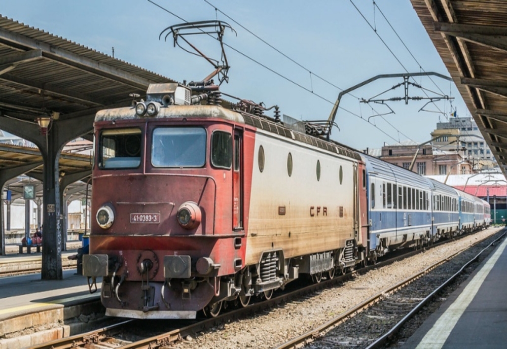 Mersul trenurilor afectat de întârzieri: Angajaţii unei primării au rupt mai multe cabluri de semnalizare feroviară