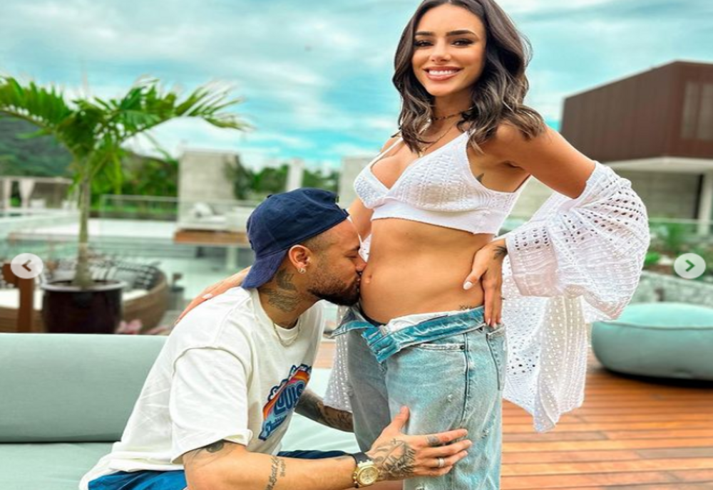 Neymar şi iubita sa au anunţat că vor avea un copil