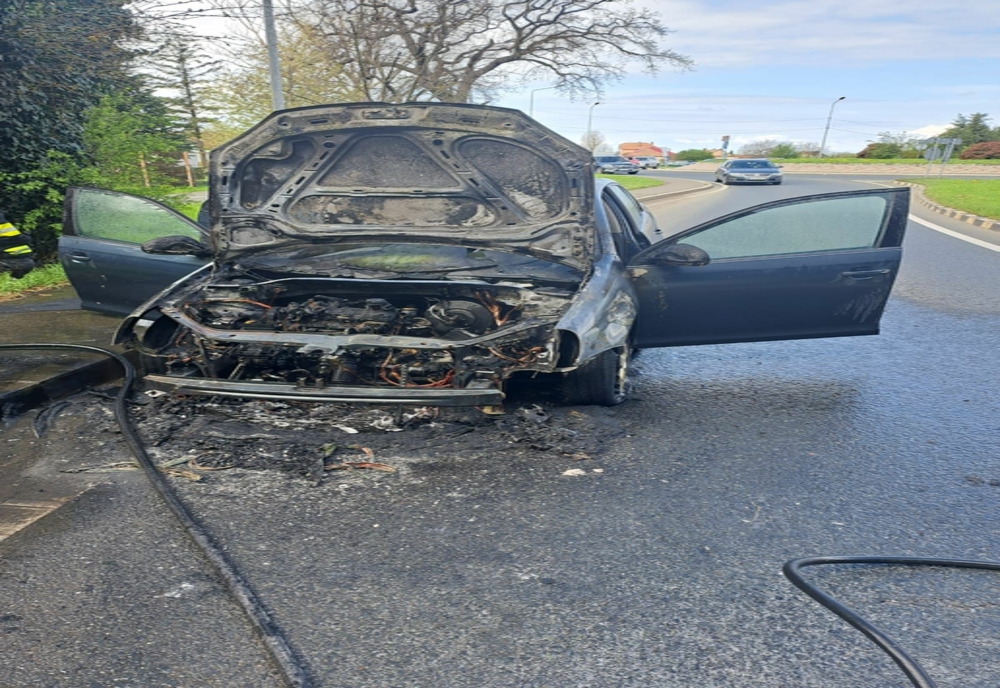 O mașină a luat foc, în mers, pe o stradă din Arad