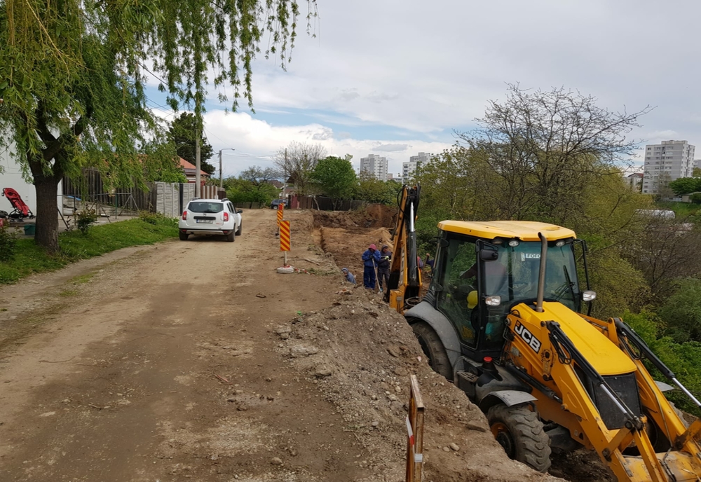 Primăria Slatina a început asfaltarea unei străzi „de balast”