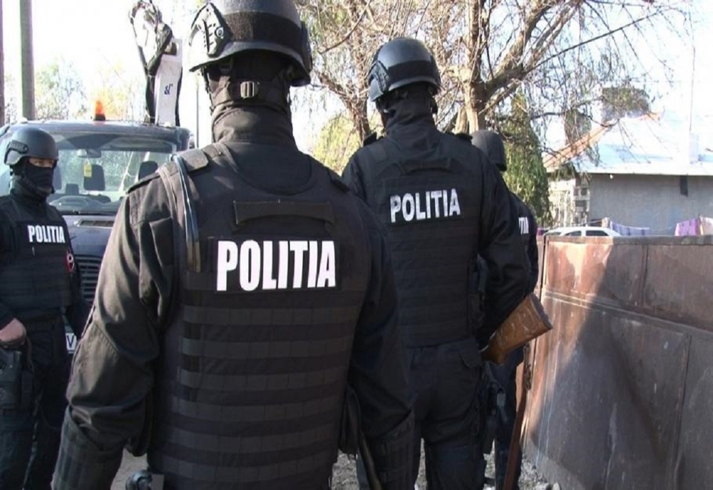 Prahova. Percheziții în Bucov într-un dosar de furt. Doi bărbați au fost reținuți