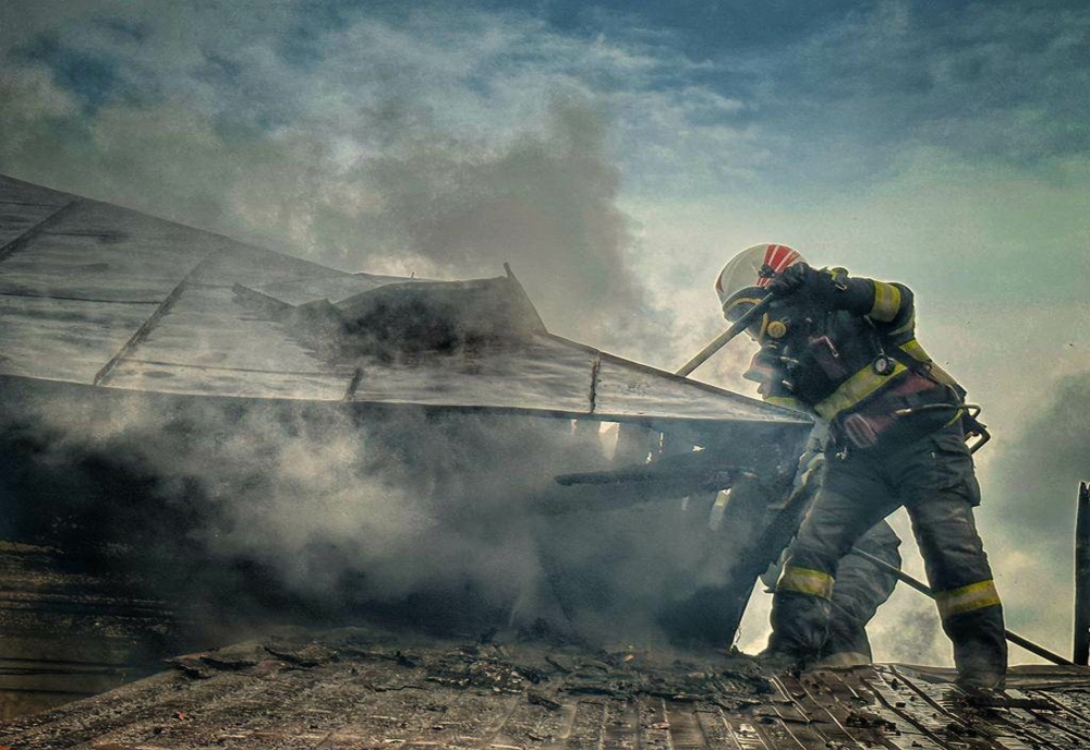 Dâmboviţa. Incendiu violent la o casă din comuna Nucet