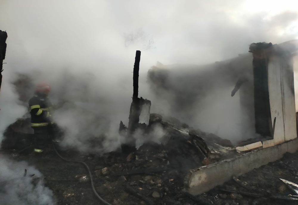 FOTO Un bărbat din Ialomița a ars de viu în propria casă