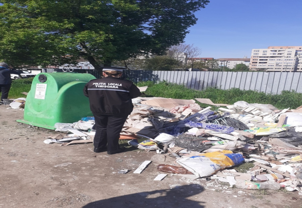 Tone de deșeuri abandonate pe străzile din Timișoara. Sunt zeci de rampe ilegale de gunoi