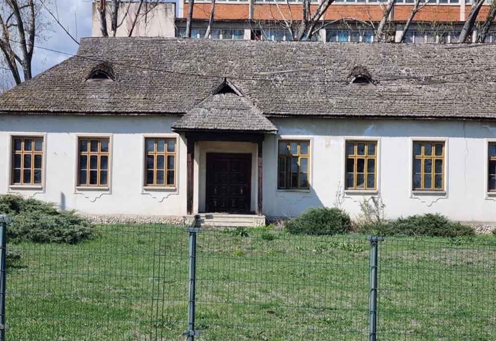 Primăria Scorniceşti transformă în azil de bătrâni şcoala unde a învăţat Nicolae Ceauşescu