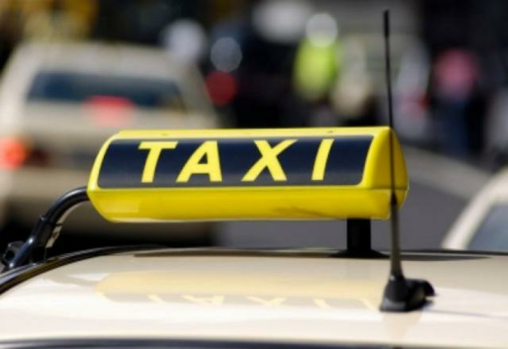 Un taximetrist a sunat la 112 după ce o femeie nu a avut bani să plătească cursa