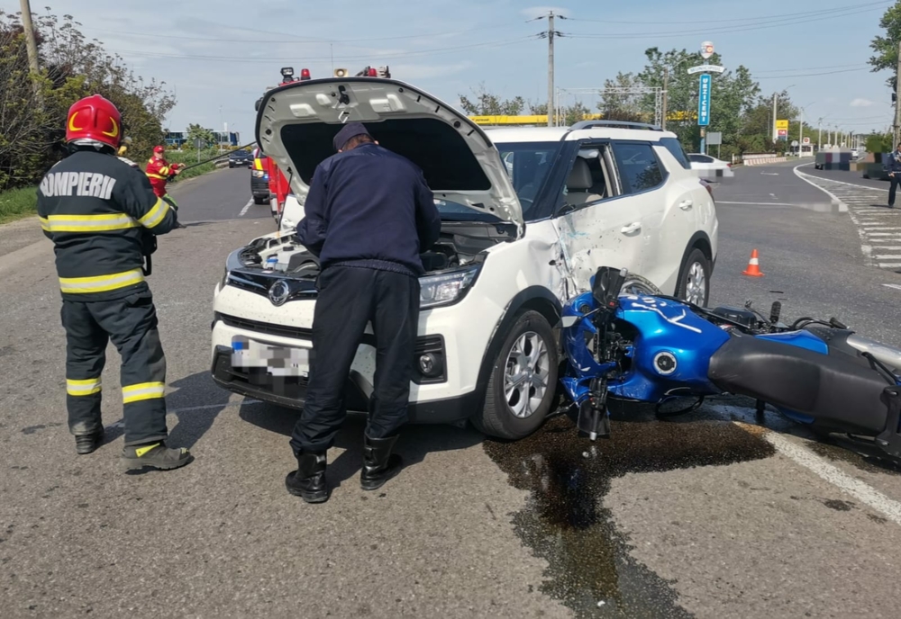 Accident șocant între o motocicletă și un autoturism
