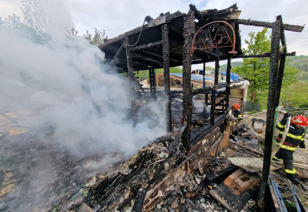 Prahova. Incendiu violent la un atelier de prelucrare a lemnului din comuna Telega