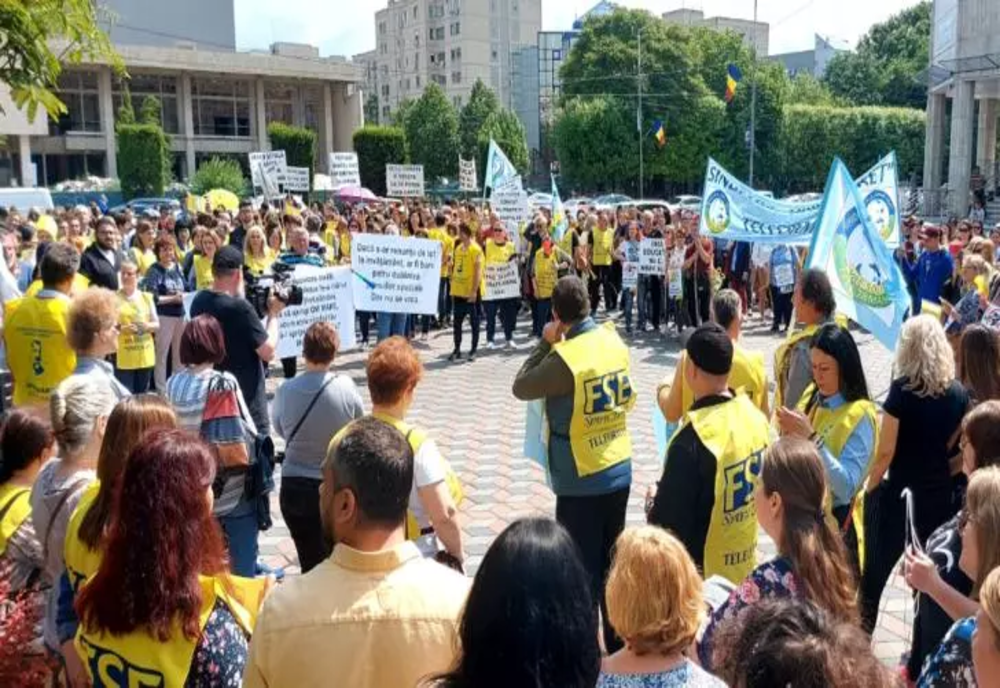 Protest al sindicaliştilor din învăţământ, la poarta lui Klaus Iohannis