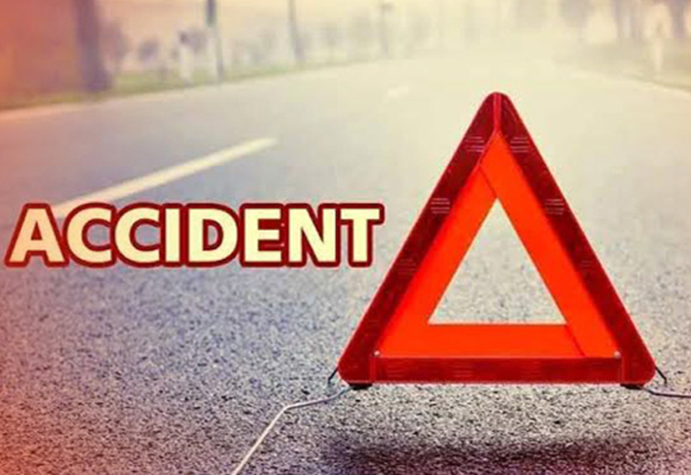 Accident pe autostradă: un șofer a pierdut controlul volanului și mașina s-a răsturnat