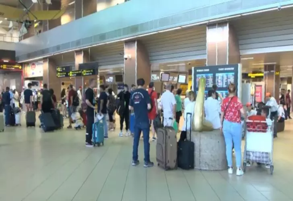 Numărul de pasageri pe aeroporturile Otopeni şi Băneasa, în creştere cu 38% în primele patru luni