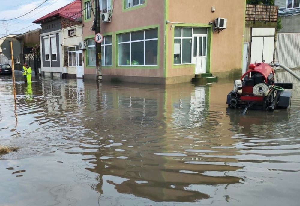 Video: Străzi inundate în municipiul Galați în urma ploii torențiale de duminică după amiază