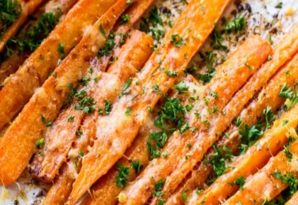 Cum prepari morcovi la cuptor cu parmezan: Rețeta este deja virală pe TikTok