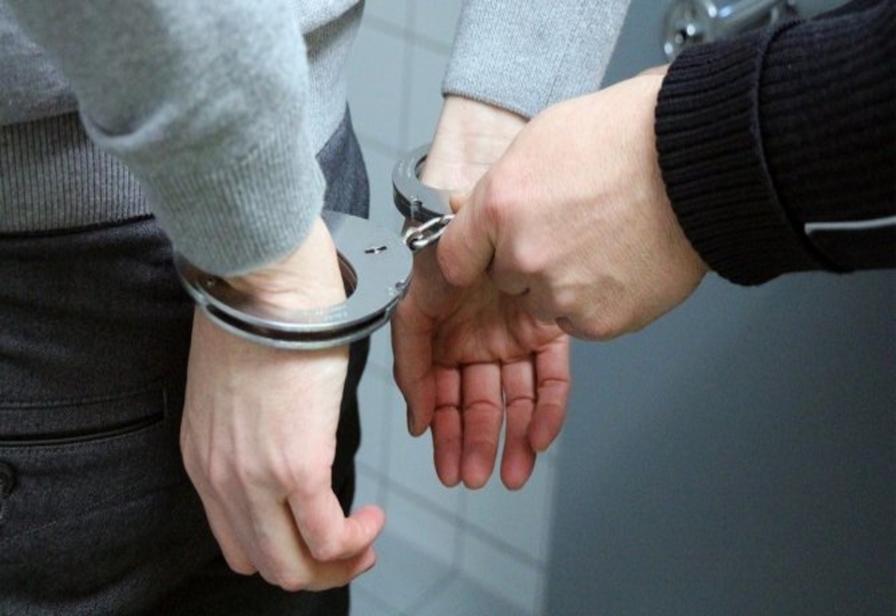 Tânăr din Dâmbovița, condamnat la aproape 4 ani de închisoare cu executare pentru act sexual cu un minor