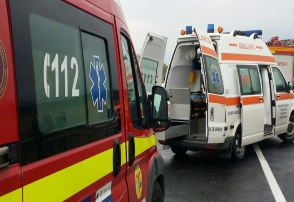 Șoferiță rănită într-un accident pe drumul care leagă Timișoara de Reșița. A fost scoasă cu greu din mașina distrusă
