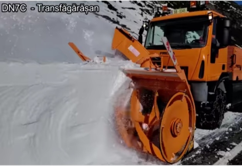 Pe Transfăgărăşan stratul de zăpadă ajunge la 5 metri. Imaginile spectaculoase au fost făcute publice