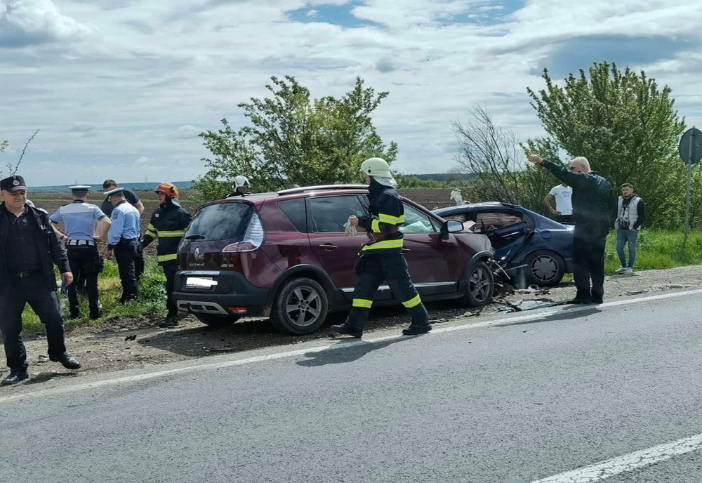 Accident cu două mașini implicate în Prahova, la limita cu județul Dâmbovița. Două victime