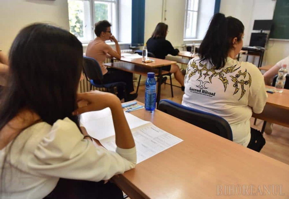 Guvernul României a făcut anunțul: Ce elevi vor primi vouchere de 500 de lei în septembrie