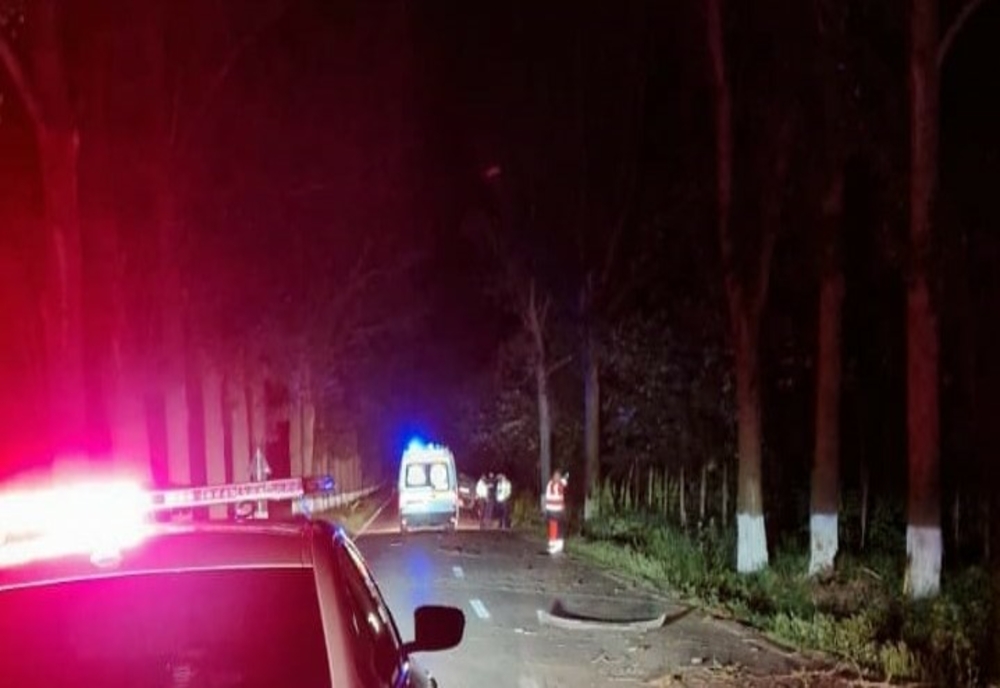 Tragedie pe șosea Un tânăr a murit după ce a intrat cu mașina în copac
