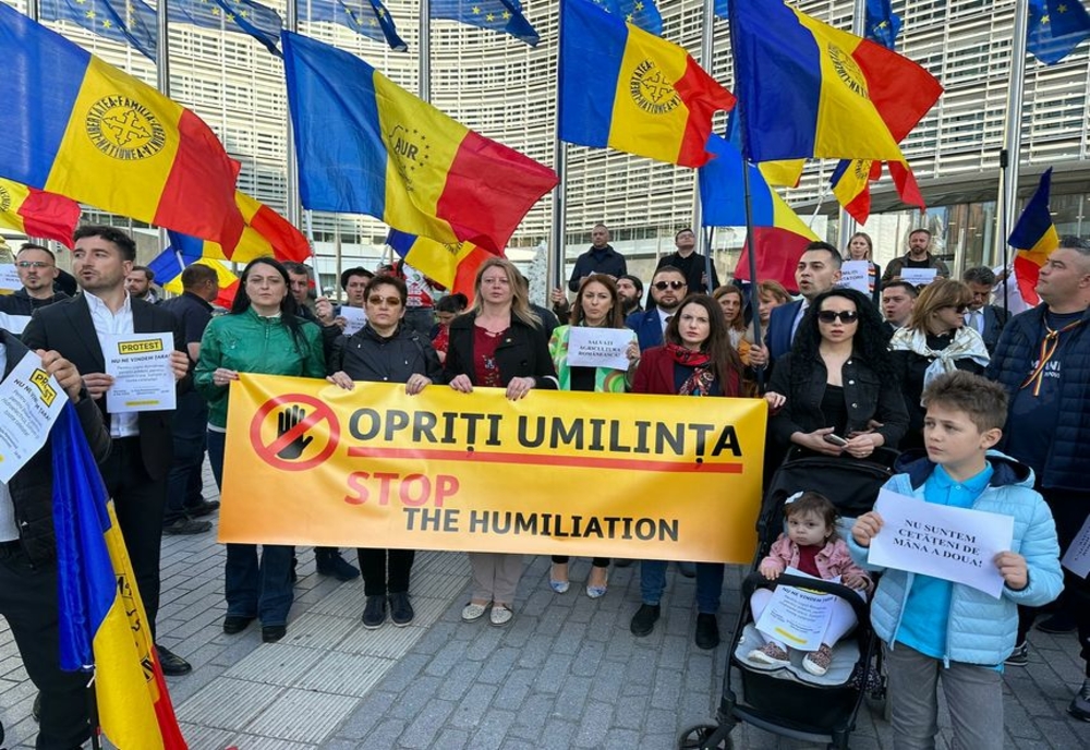 Protest AUR organizat la Bruxelles, în faţa sediului Comisiei Europene: Manifestație faţă de discriminarea românilor cu privire la refuzarea aderării ţării noastre la Schengen