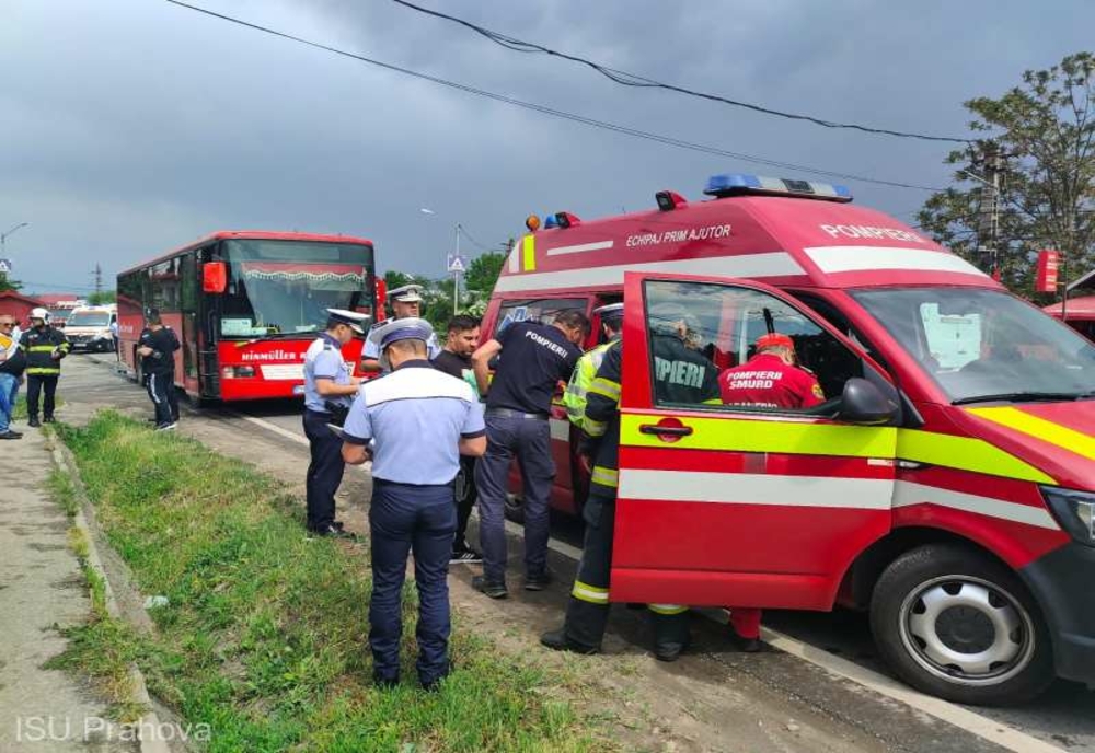 Prahova. Autobuz implicat într-un accident rutier pe DN1B, la Bucov